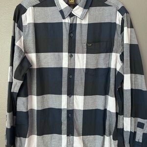 New Lee Plaid Button Down Men’s Large
